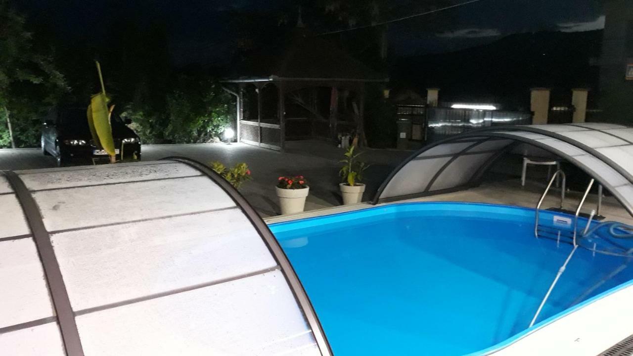 فندق Vila Eszter سوفاتا المظهر الخارجي الصورة